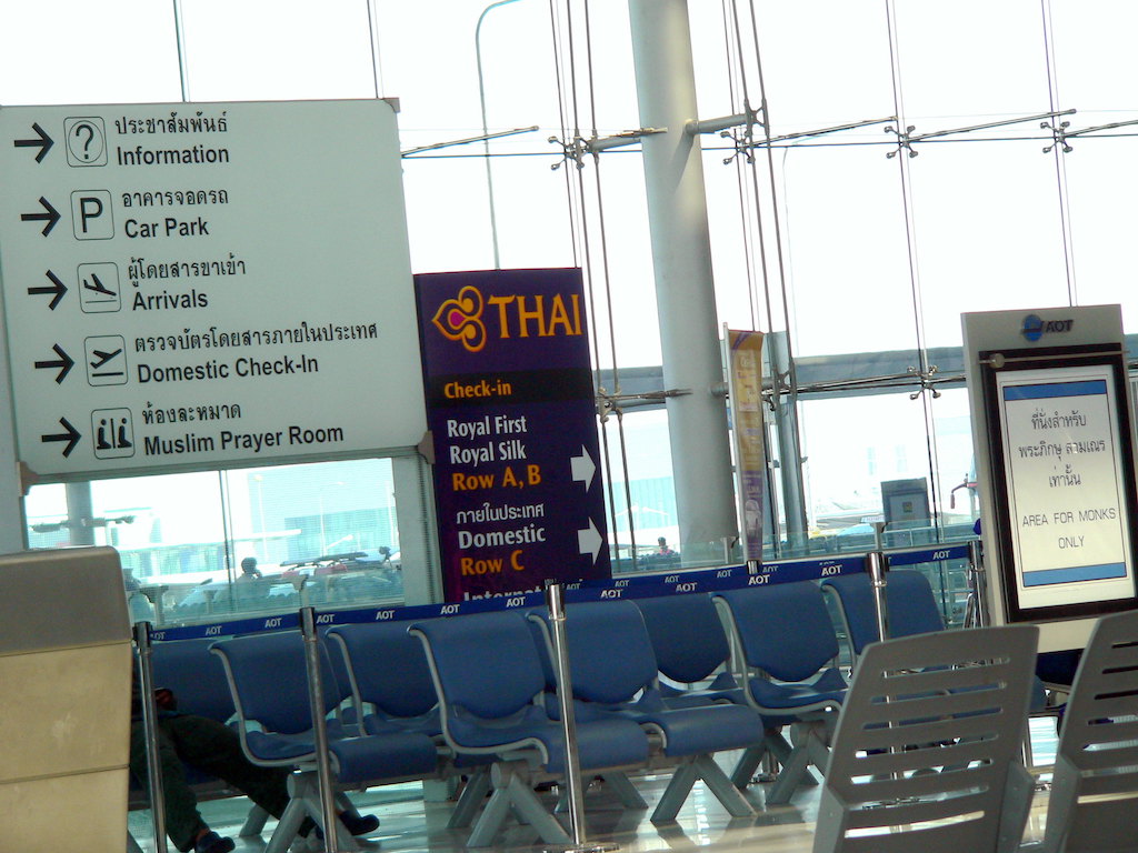 Suvarnabhumi Airport gate signs