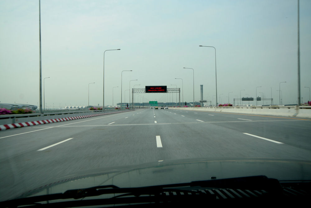 Motorway entrance to Suvarnabhumi International Airport in Bangkok