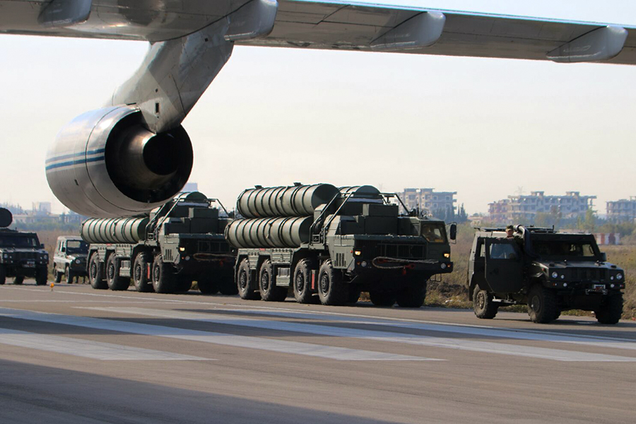 Unloading of anti-aircraft missile systems S-300 (air base "Hmeymim" Syrian Arab Republic)
