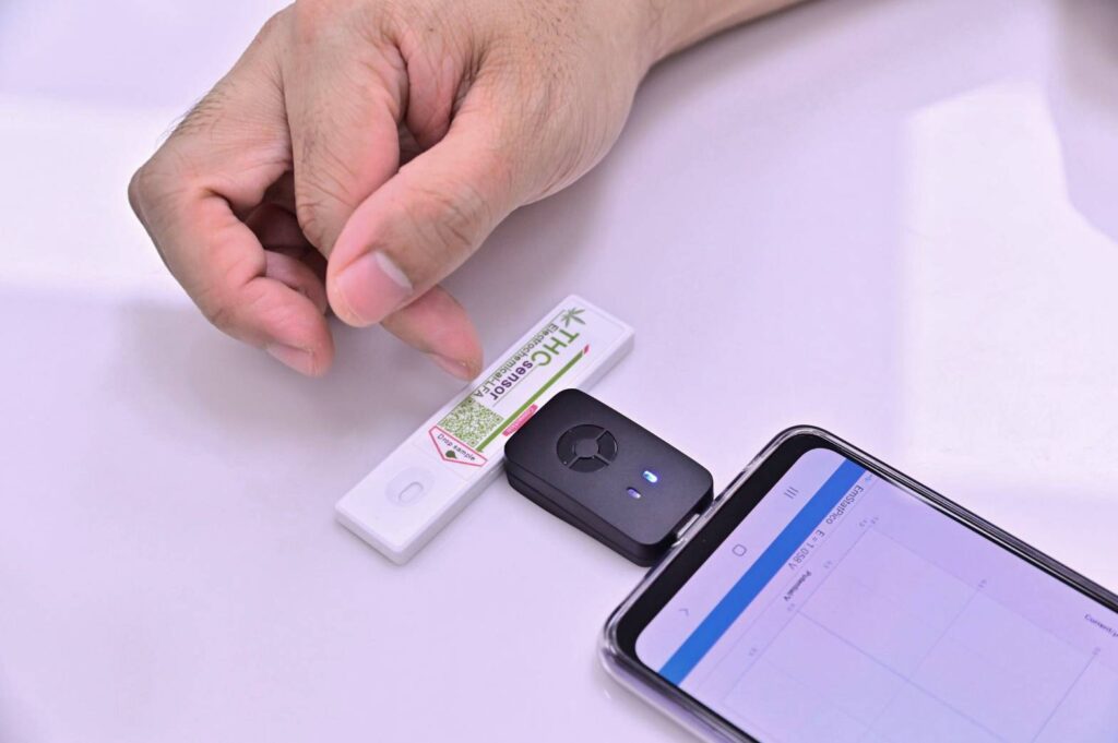 Rapid electrochemical strip test for THC amount.