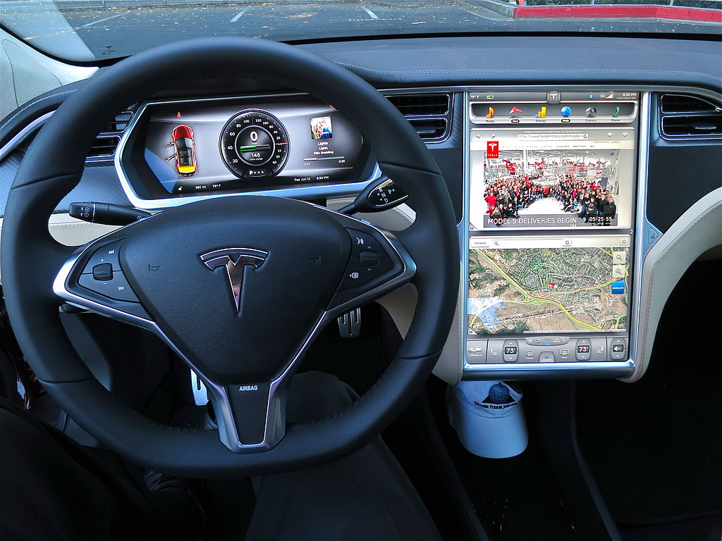 2012 Tesla Model S digital panel