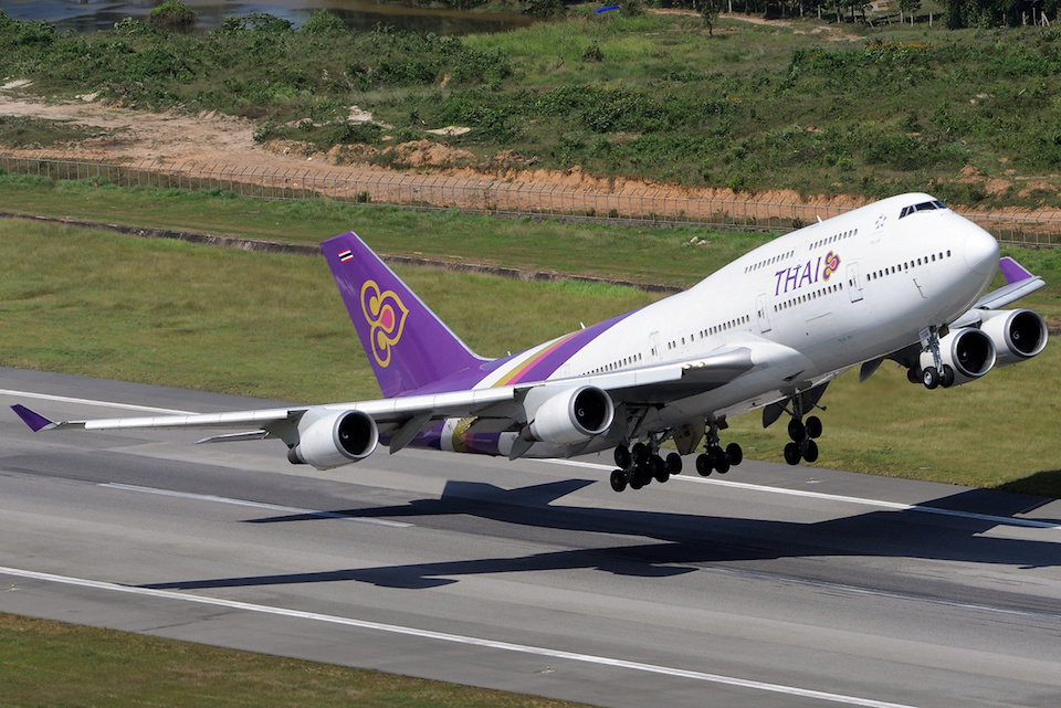 Internet users criticize high airfares to Phuket