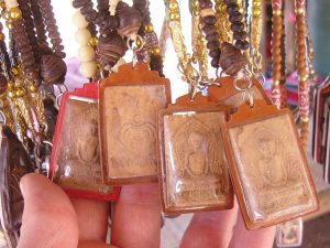 Algerian arrested in Bangkok for theft of gold amulet