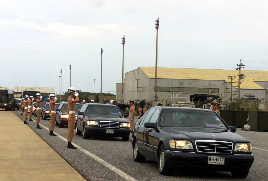 Members of the Royal Thailand Armed Forces Military Police salute as dignitaries from participating countries leave by motorcade, at the Utapao National Airport, Thailand, during the opening ceremony for Exercise COBRA GOLD 2003.