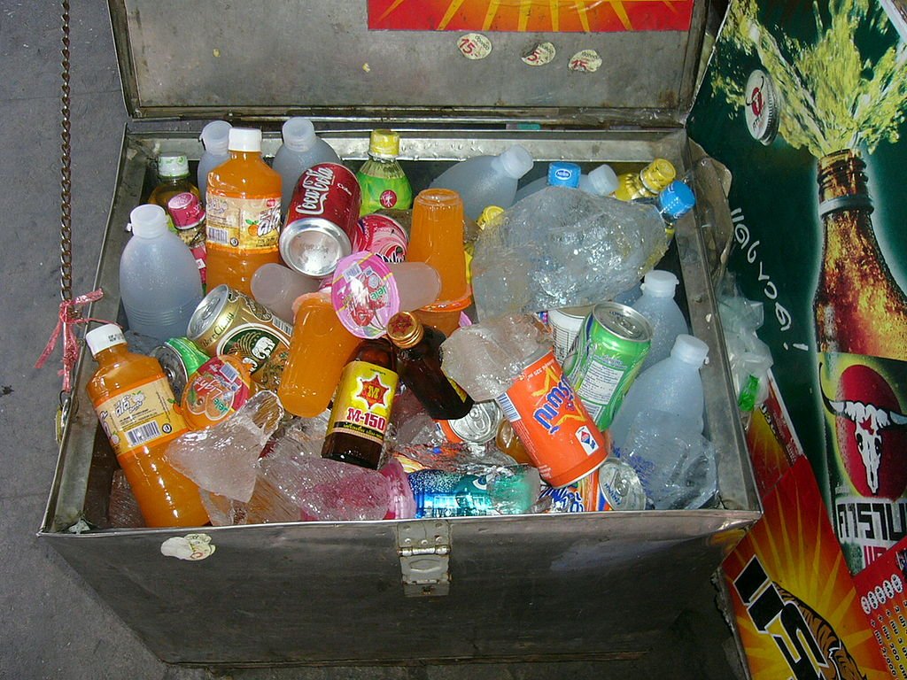 Thai beverages chilled with ice cubes