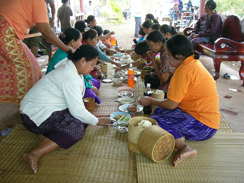 Thai women eating