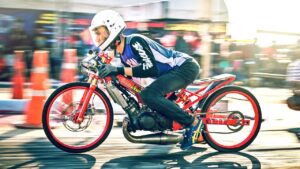 Samut Prakan Police Crack Down on Teen Roadblock Motorbike Race