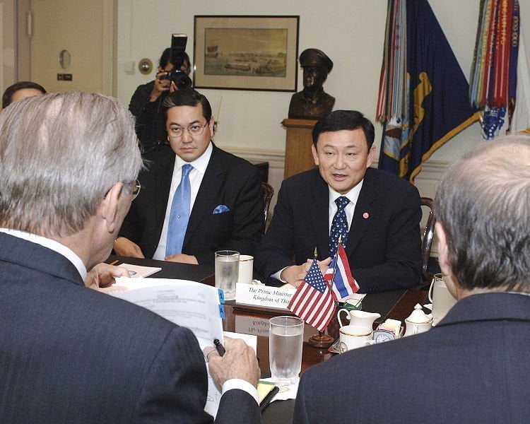 Thaksin Shinawatra meets with Secretary of Defense Donald Rumsfeld