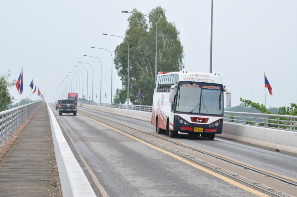 Bus and vehicles running from Vientiane to Nong Khai