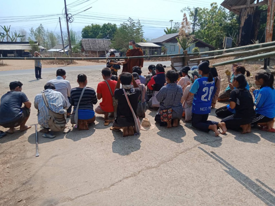 Thai villages locked down after people contracted COVID-19