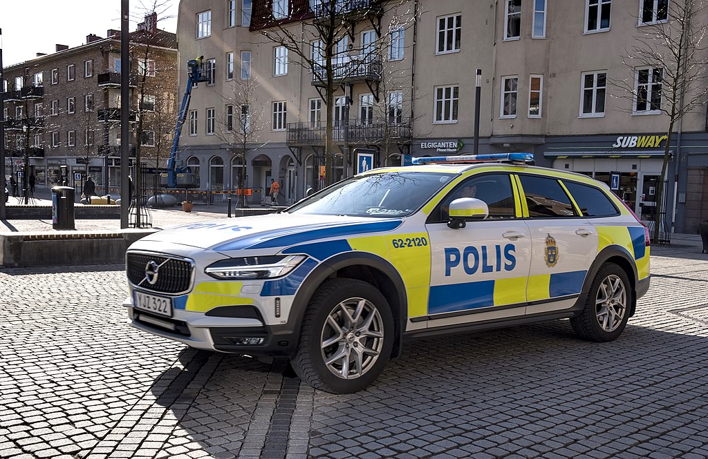 Volvo XC90 police car in Sweden