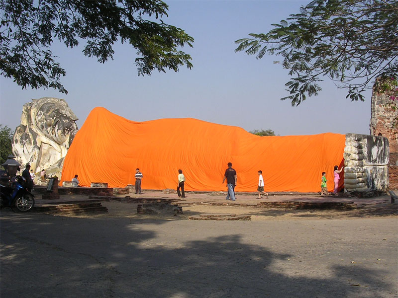 Wat Lokaya Sutha Sleeping Buddha in Ayutthaya
