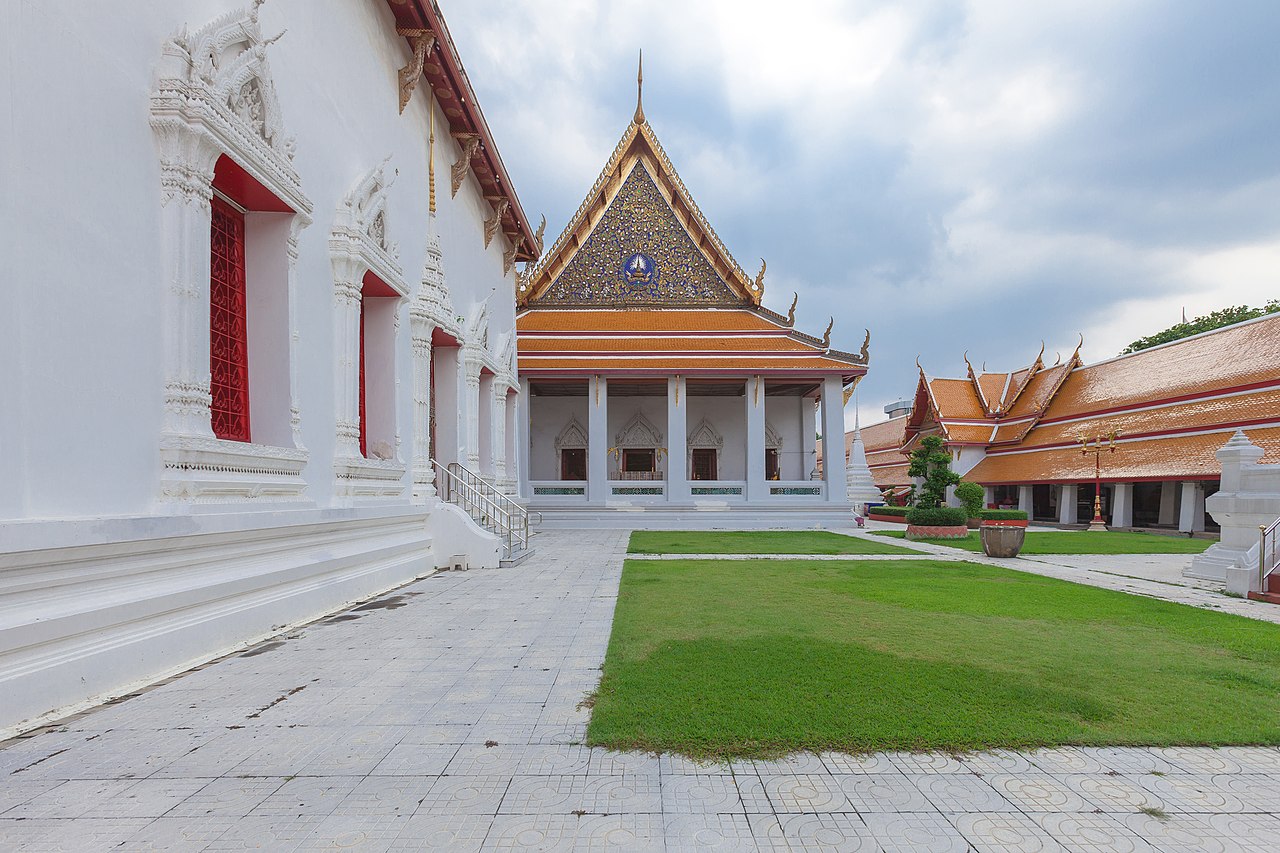 Wat Mahathat Yuwaratrangsarit temple in Bangkok.