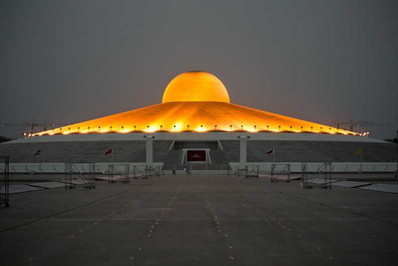 The Chedi of Wat Phra Dhammakaya at night