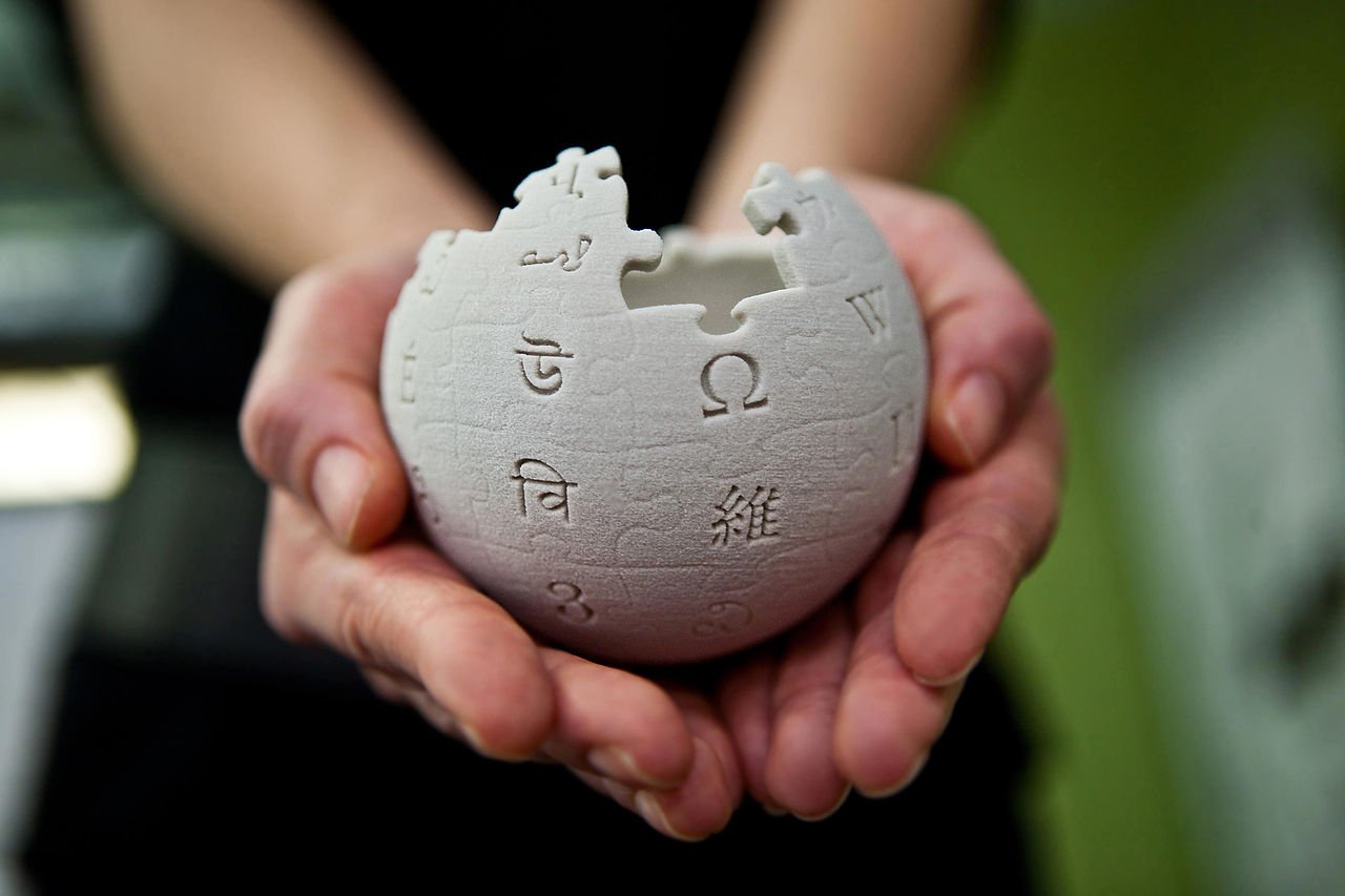 Small Wikipedia globe