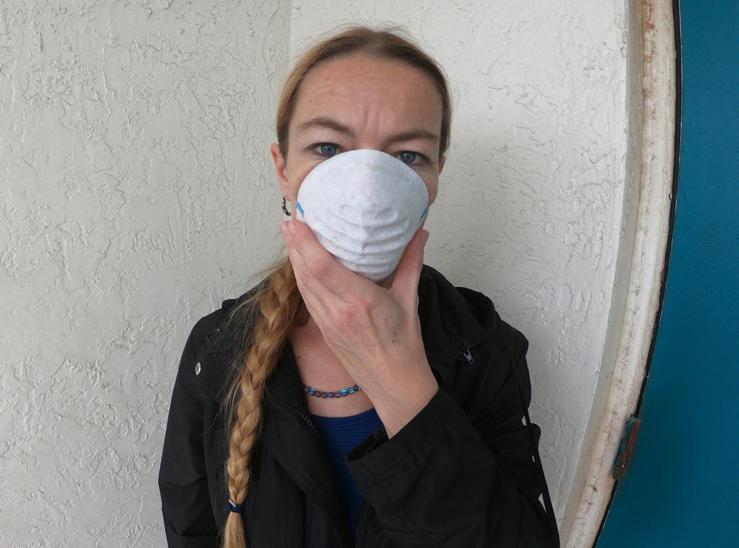 Woman wearing a face mask