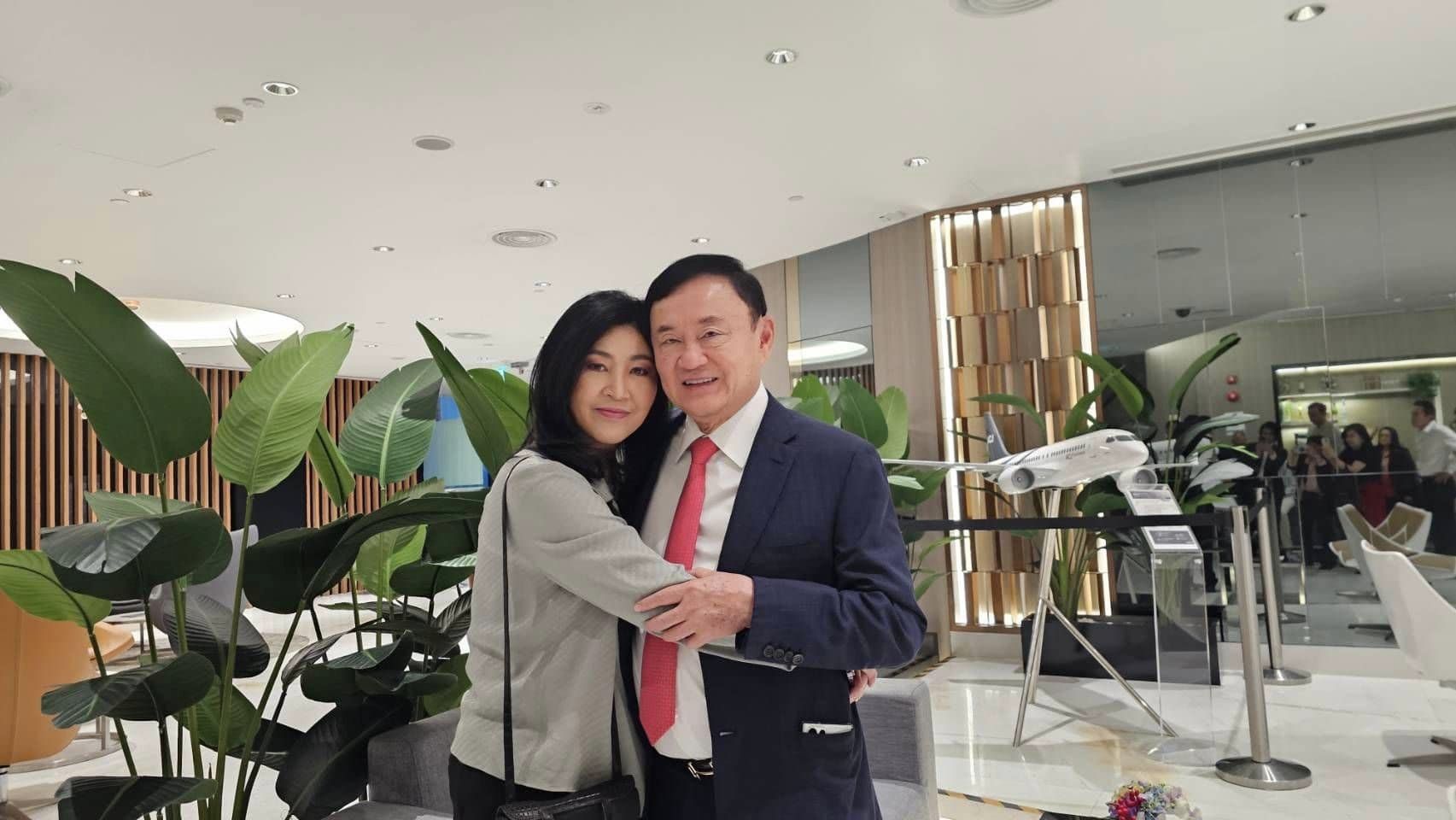 Yingluck Shinawatra and her Brother Thaksin at the airpor,t before going back to Thailand.