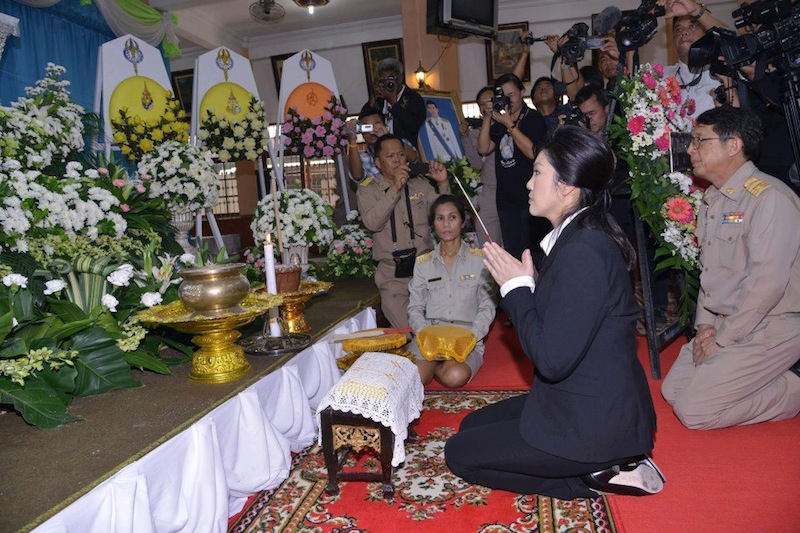 Yingluck Shinawatra praying
