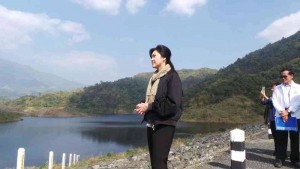Yingluck Shinawatra visiting a reservoir
