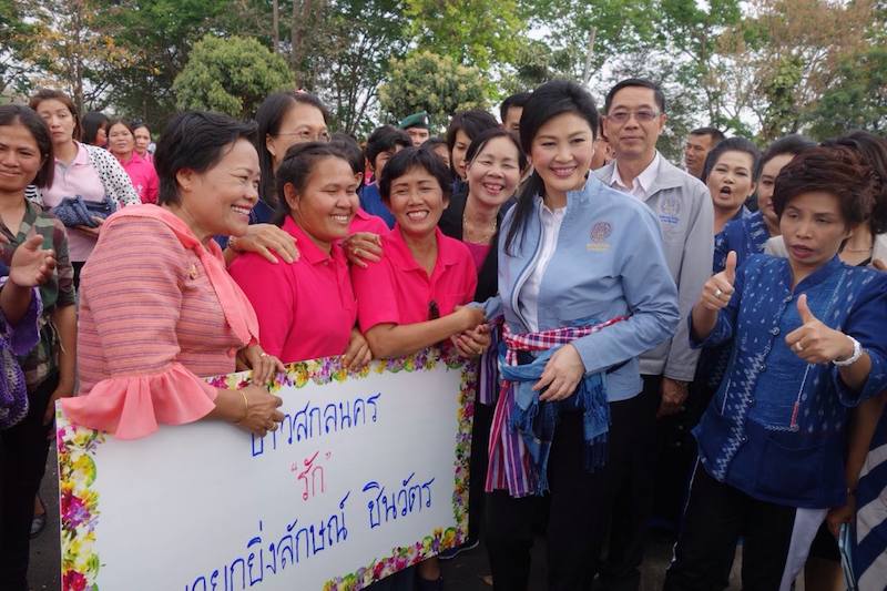Yingluck Shinawatra greeting supporters
