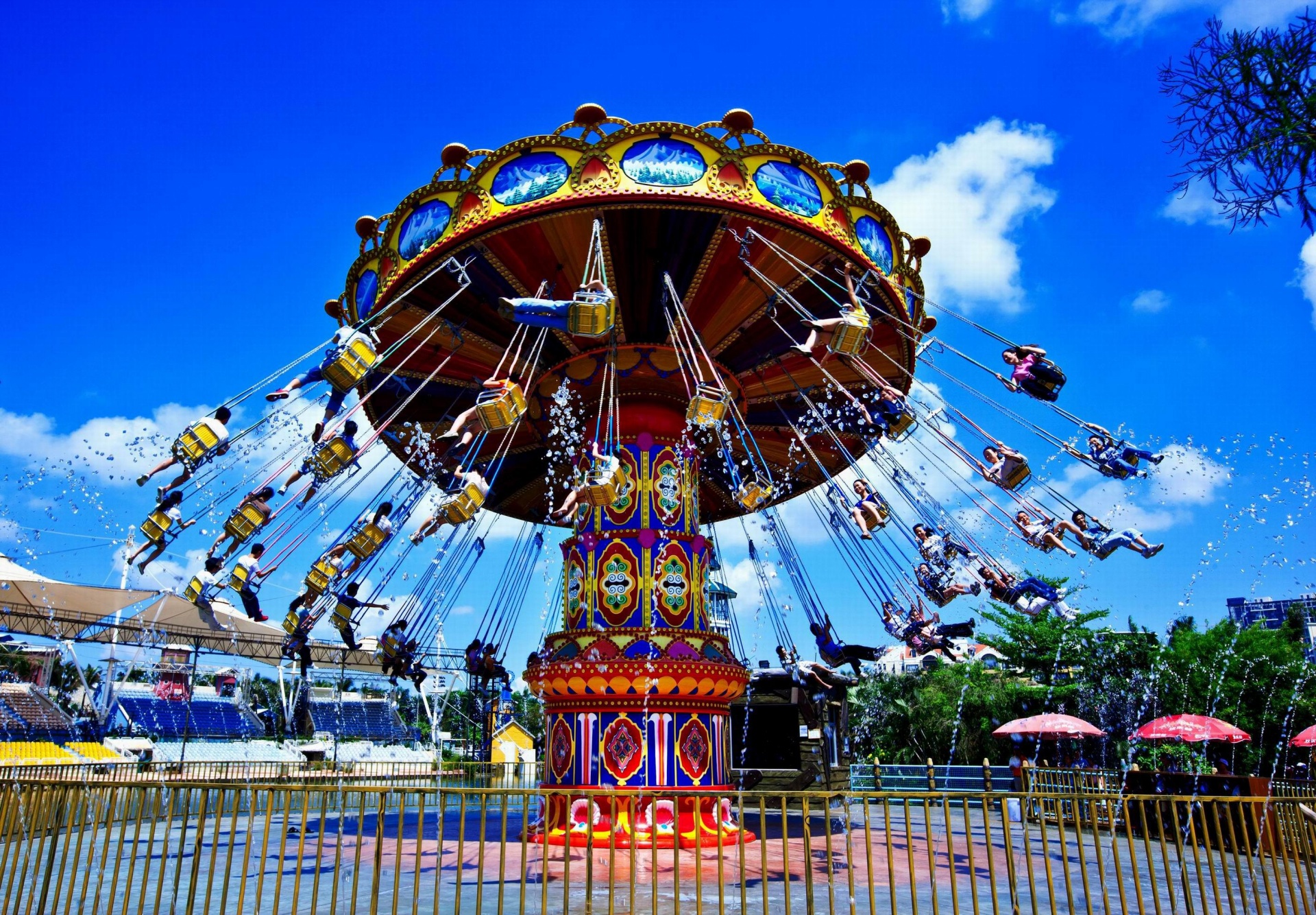 Amusement park, Carnival ride