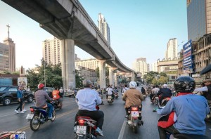 Suthep and PDRC members riding motorcycles in Bangkok