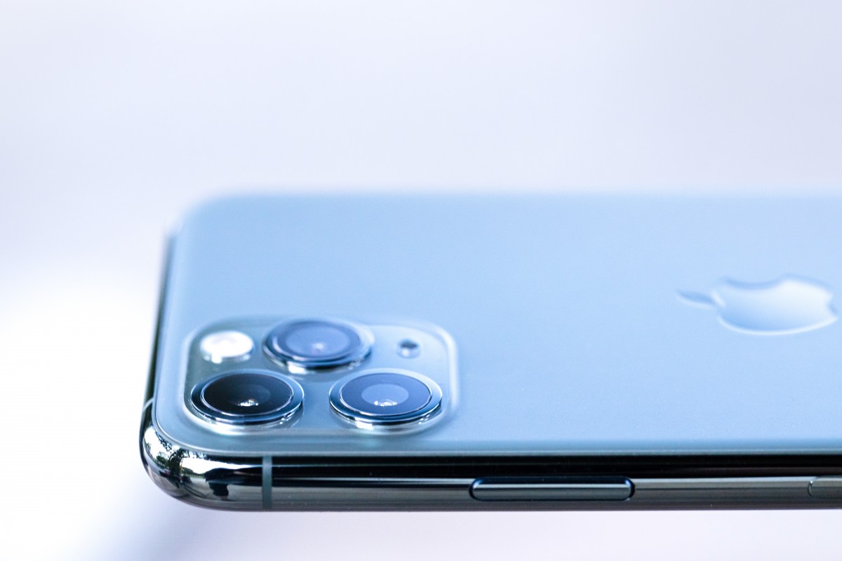 Apple iPhone 11 Pro 3 rear cameras