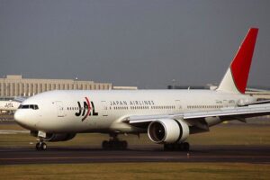 Japan Airlines (JAL) aircraft at Itami Airport.