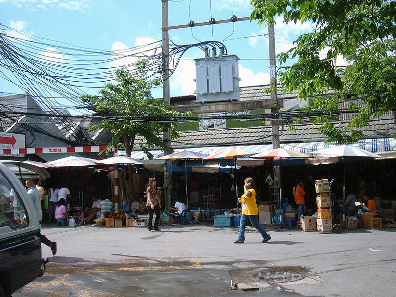 Chatuchak Weekend Market stalls