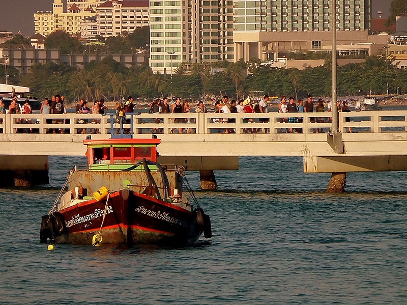 Boat in Pattaya with a bridge on the background