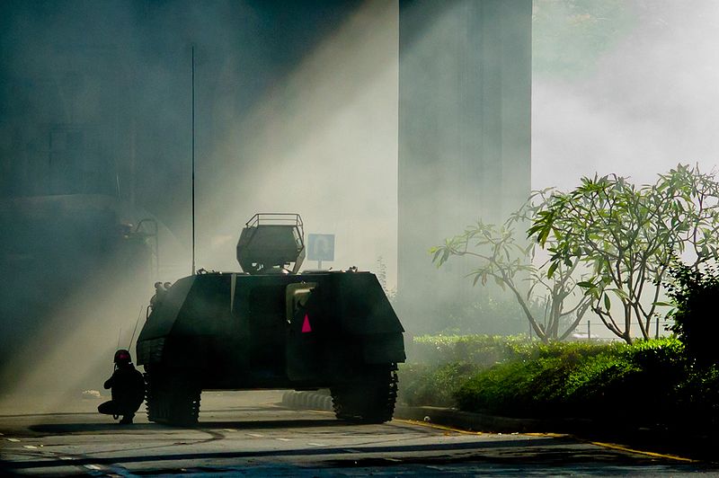A Type-85 AFV reconoiters the Red Shirt barricade at Chulalongkorn Hospital