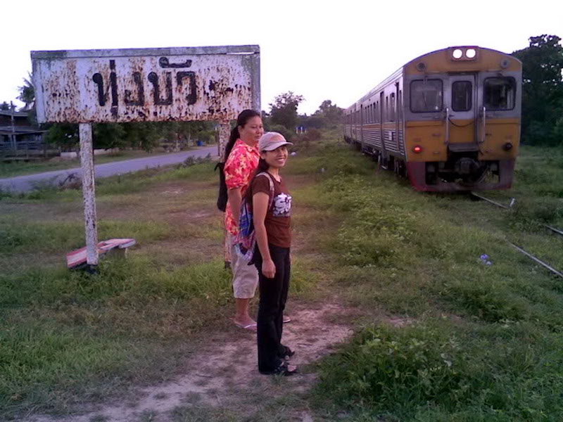 Thung Bua railway stop in Suphanburi