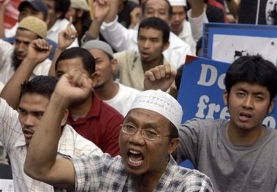 Thai-Muslim protesters