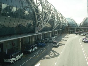 Suvarnabhumi Airport, view from passenger gateway to terminal 2