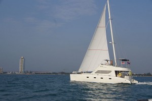 Aft Mast Rig on Catamaran Made In Thailand RB Power & Sailing Model HK-40